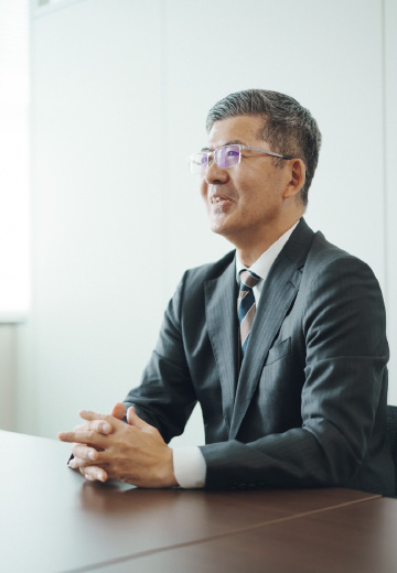 手振りを交えて語る代表取締役社長 吉田謙一